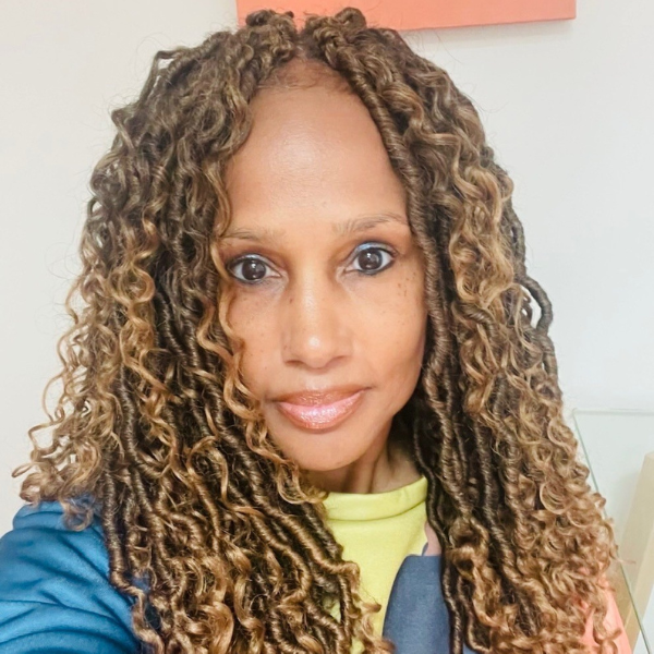 Headshot of Dee Bonnick.