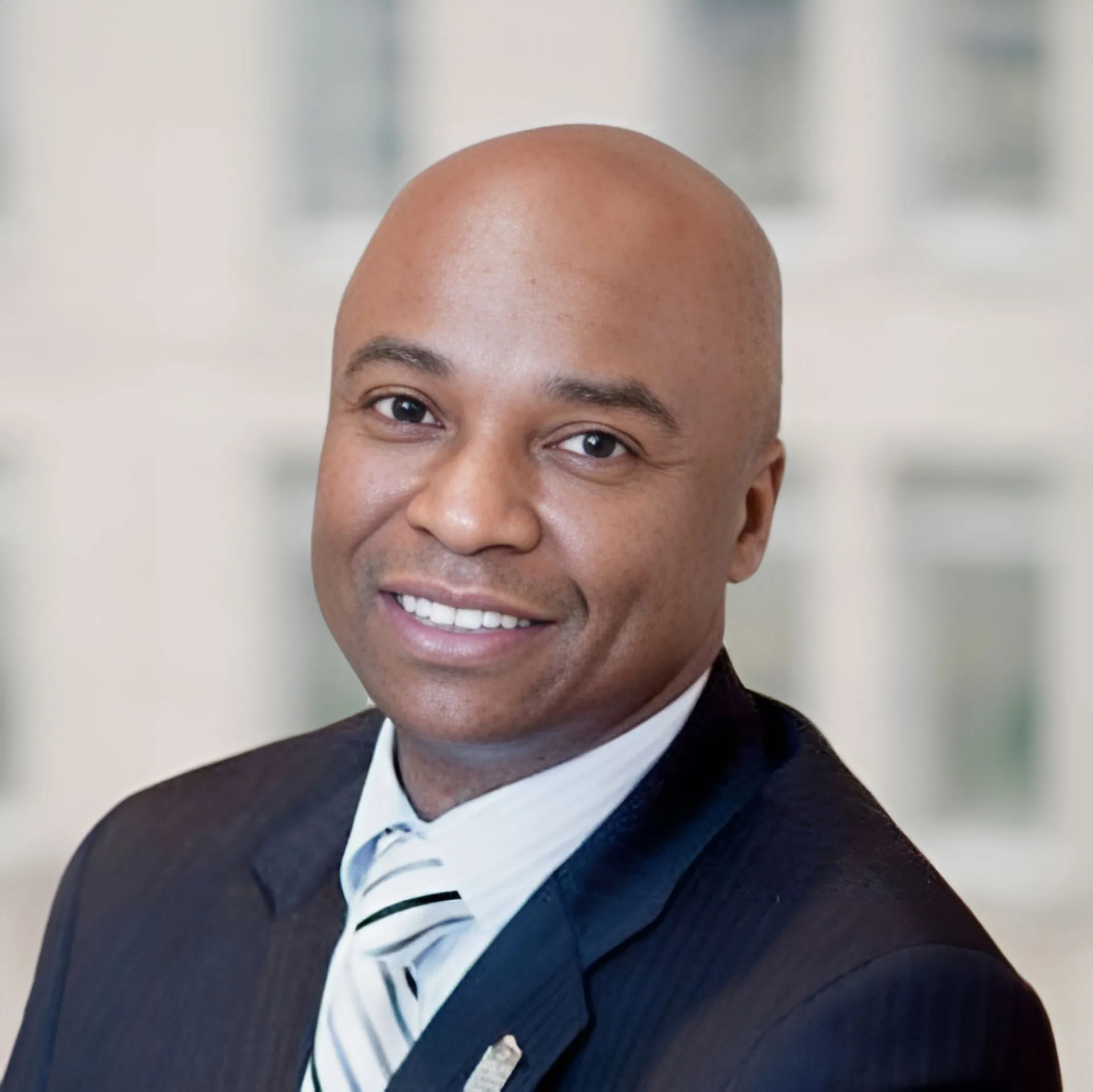 Headshot of Leoanard Burton